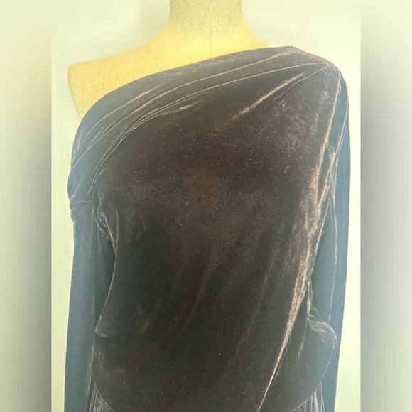 Theory
Off-The-Shoulder Velvet Midi-Dress - Picture 5 of 13